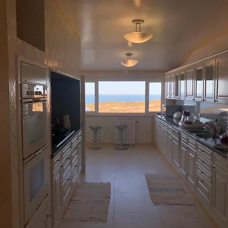 Villa Guincho, *