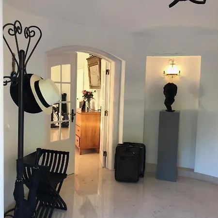 Villa Guincho, *