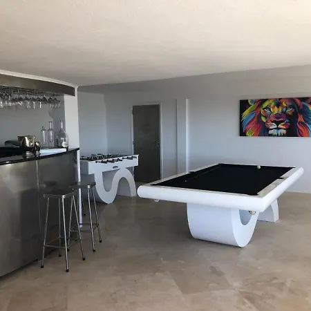 Guincho, Villa